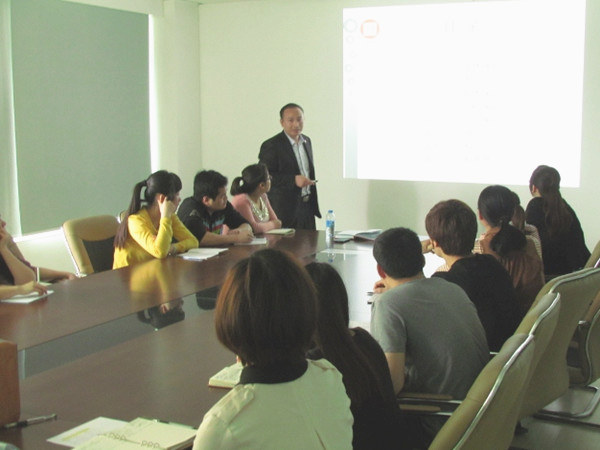 2013年4月24日，正睿老師對(duì)佳樂(lè)公司進(jìn)行倉(cāng)儲(chǔ)管理的培訓(xùn)