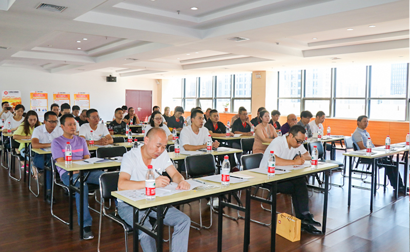 熱烈祝賀正?！吨圃煨推髽I(yè)生產(chǎn)運(yùn)作管理》專題公益講座在溫州成功舉辦