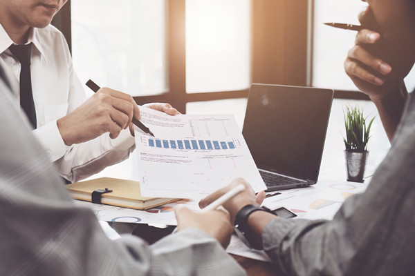預算編制與控制：計劃、執(zhí)行與調(diào)整