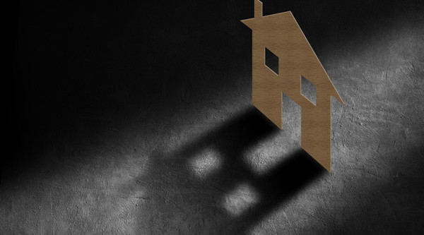 重慶傳統(tǒng)行業(yè)塌方，罪魁禍?zhǔn)拙故欠績r？