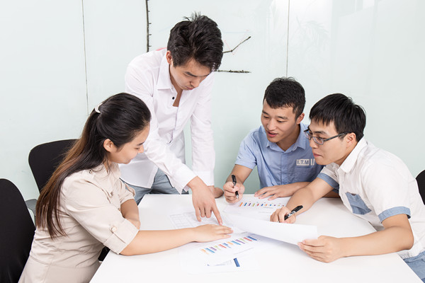 設(shè)計(jì)合理激勵機(jī)制，激發(fā)員工工作積極性和創(chuàng)新精神