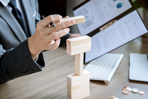 勞動(dòng)法規(guī)與合規(guī)管理:確保企業(yè)合法運(yùn)營的基礎(chǔ) 勞動(dòng)法規(guī)與合規(guī)管理:確保企業(yè)合法運(yùn)營的基礎(chǔ)