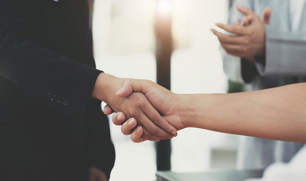 集團如何建立和維護與戰(zhàn)略合作伙伴的關(guān)系？