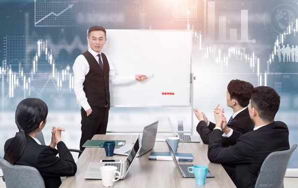 培訓(xùn)與發(fā)展:提升員工素質(zhì)和企業(yè)競(jìng)爭(zhēng)力的重要途徑 培訓(xùn)與發(fā)展:提升員工素質(zhì)和企業(yè)競(jìng)爭(zhēng)力的重要途徑