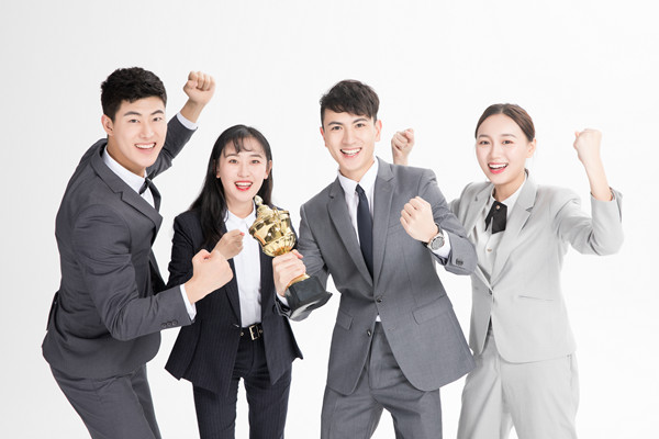 全面薪酬戰(zhàn)略實施：提升員工滿意度，提升企業(yè)績效