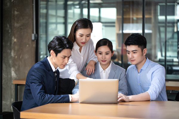 全面薪酬戰(zhàn)略實(shí)施：提升員工滿意度，提升企業(yè)績(jī)效