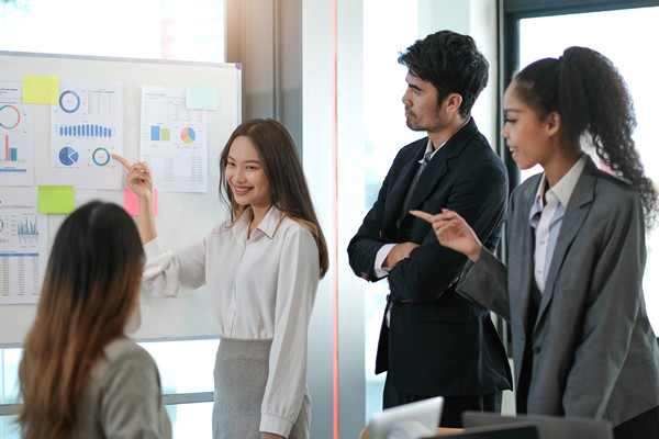 文化融入的績效管理：塑造企業(yè)文化，促進員工融入