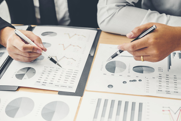 集團(tuán)管控中的財(cái)務(wù)管理：策略、風(fēng)險(xiǎn)與內(nèi)部控制