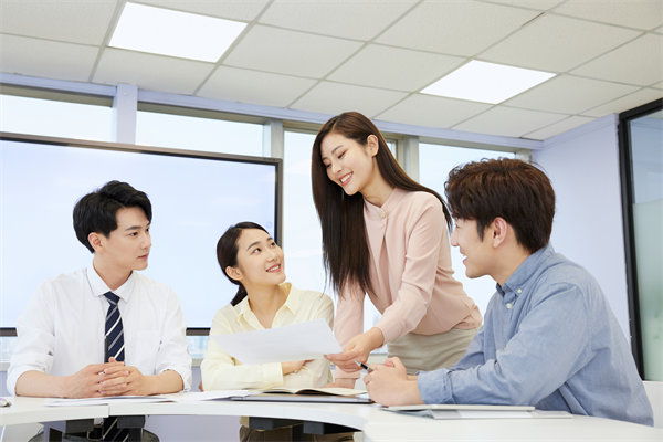 員工溝通與協(xié)調(diào):提升團(tuán)隊協(xié)作效率的關(guān)鍵 員工溝通與協(xié)調(diào):提升團(tuán)隊協(xié)作效率的關(guān)鍵