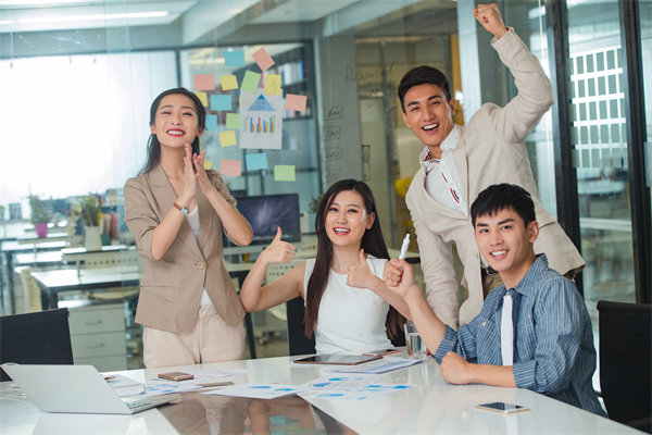 社會責(zé)任與績效管理：承擔(dān)社會責(zé)任，提升企業(yè)形象