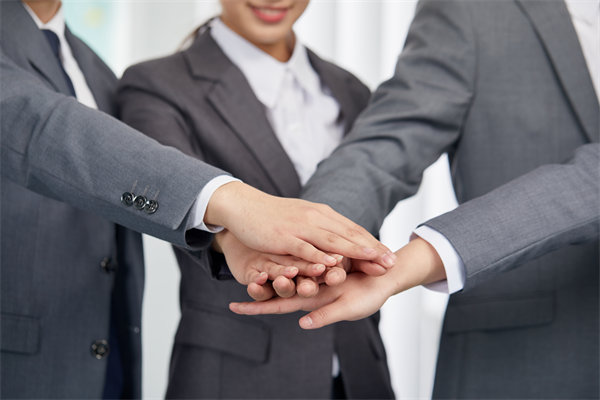 激勵與約束的協(xié)同效應(yīng):人力資源管理的新趨勢 激勵與約束的協(xié)同效應(yīng):人力資源管理的新趨勢