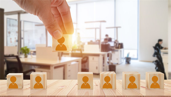 人才挖掘與選拔：全面評(píng)估候選人能力，選拔優(yōu)秀人才