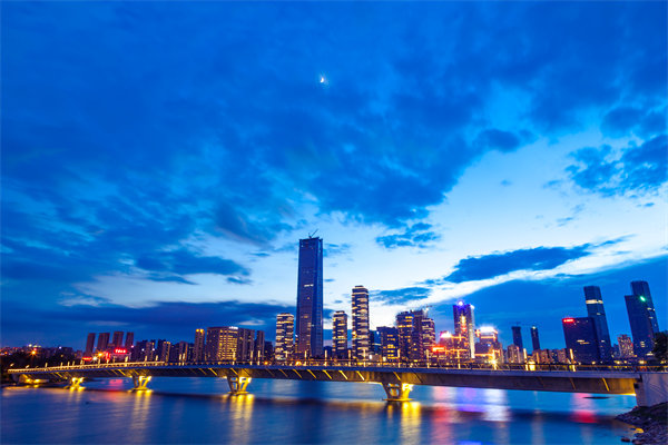 制定精準(zhǔn)企業(yè)戰(zhàn)略，引領(lǐng)企業(yè)邁向卓越發(fā)展新高度
