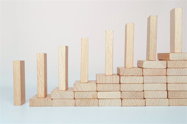 精心制定經(jīng)營策略，確保企業(yè)穩(wěn)健發(fā)展，實(shí)現(xiàn)長期盈利