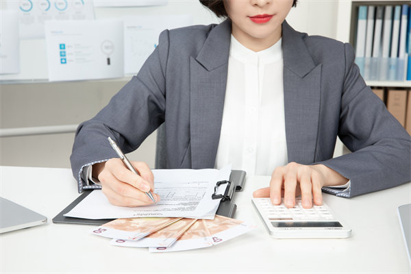 企業(yè)戰(zhàn)略轉(zhuǎn)型的關(guān)鍵成功因素與風(fēng)險規(guī)避策略何在？