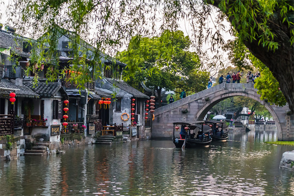 管理咨詢?nèi)绾沃μK州企業(yè)制定并執(zhí)行戰(zhàn)略規(guī)劃？