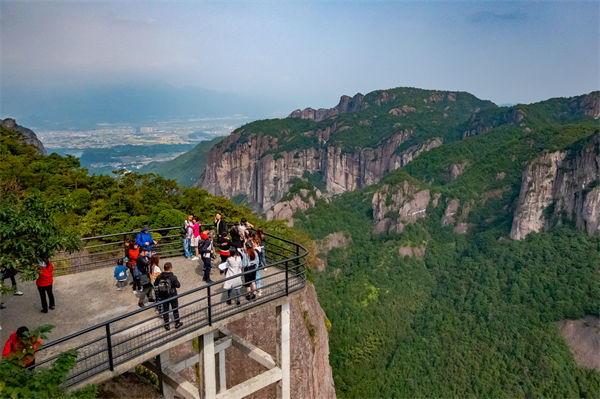 臺州戰(zhàn)略咨詢公司如何為企業(yè)定制長遠(yuǎn)發(fā)展戰(zhàn)略？