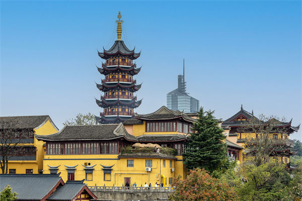 南京戰(zhàn)略咨詢公司如何助力企業(yè)實(shí)現(xiàn)長遠(yuǎn)發(fā)展？