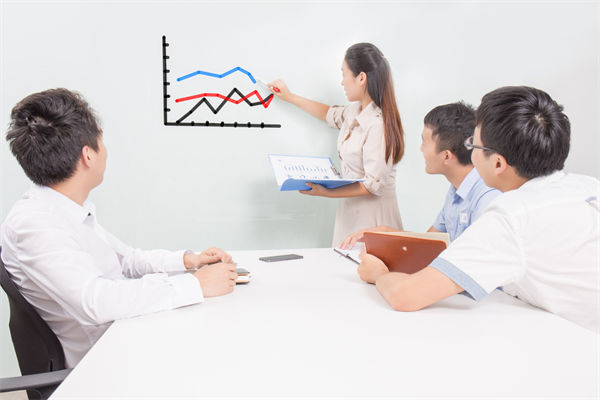 績效咨詢過程中，如何確保咨詢方案的落地實(shí)施？