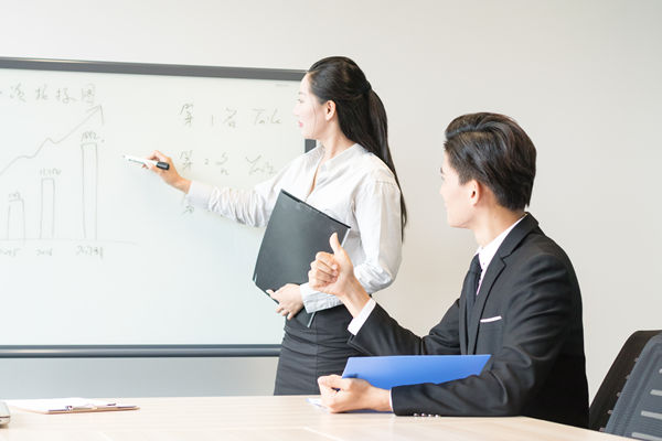 跨部門協(xié)作時，如何公平地衡量和評估每個人的績效？
