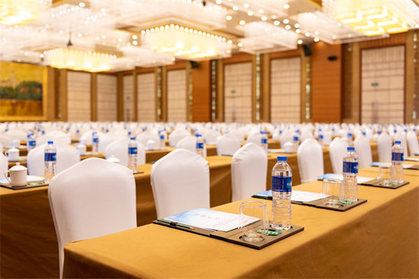 兩會(huì)熱議破解企業(yè)“生長(zhǎng)痛”，對(duì)企業(yè)戰(zhàn)略管理有何啟示？
