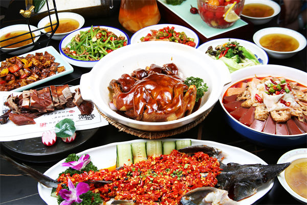 今年擴(kuò)消費(fèi)怎么干？各大企業(yè)如何根據(jù)政策發(fā)力？