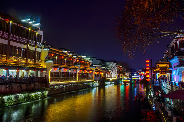 企業(yè)發(fā)展陷入瓶頸，南京戰(zhàn)略咨詢公司如何定制破局突圍方案？