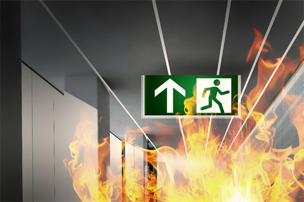 山東化工廠爆炸后樓房僅?？蚣埽瑢χ圃鞓I(yè)有何啟示？